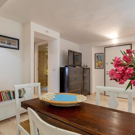 Charming Seafront Apartment With Garden And Patio 페틸리아 외부 사진