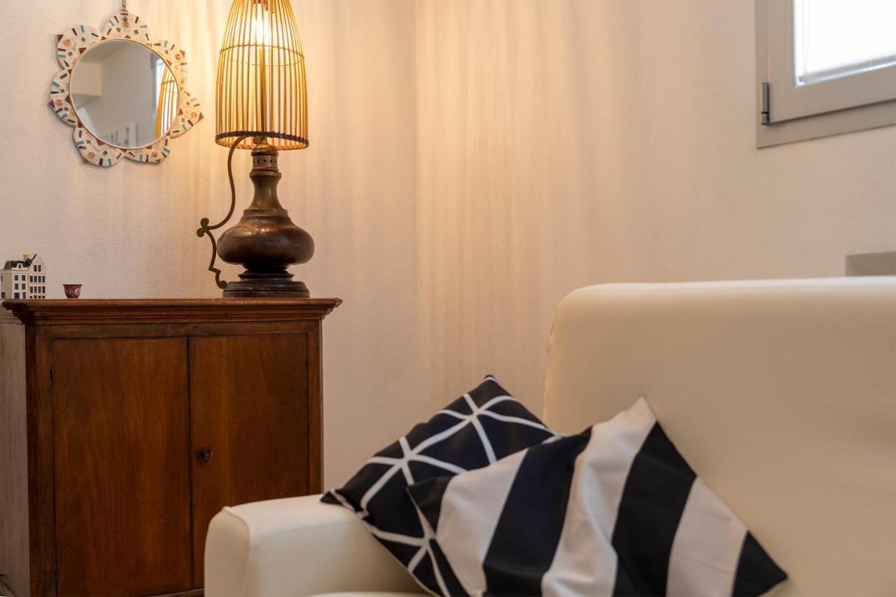 Charming Seafront Apartment With Garden And Patio 페틸리아 외부 사진