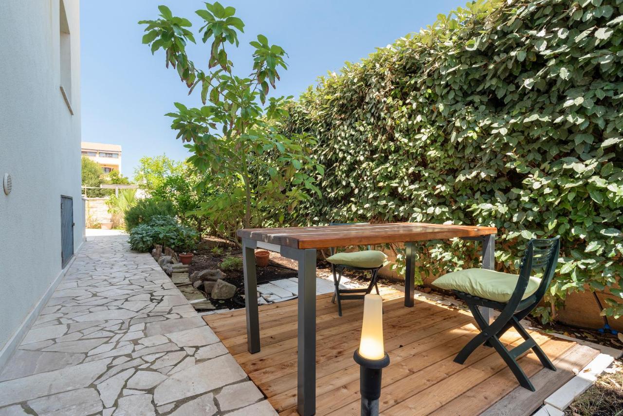 Charming Seafront Apartment With Garden And Patio 페틸리아 외부 사진
