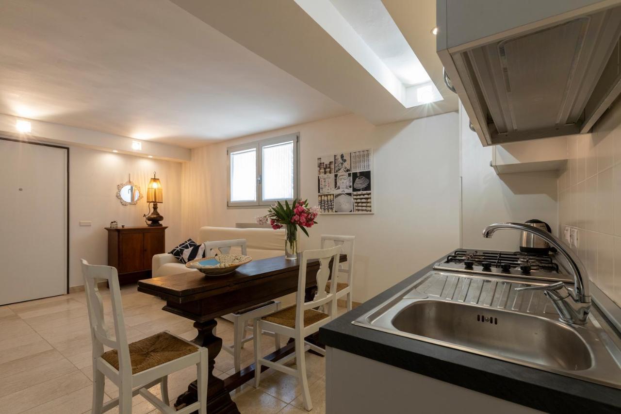 Charming Seafront Apartment With Garden And Patio 페틸리아 외부 사진