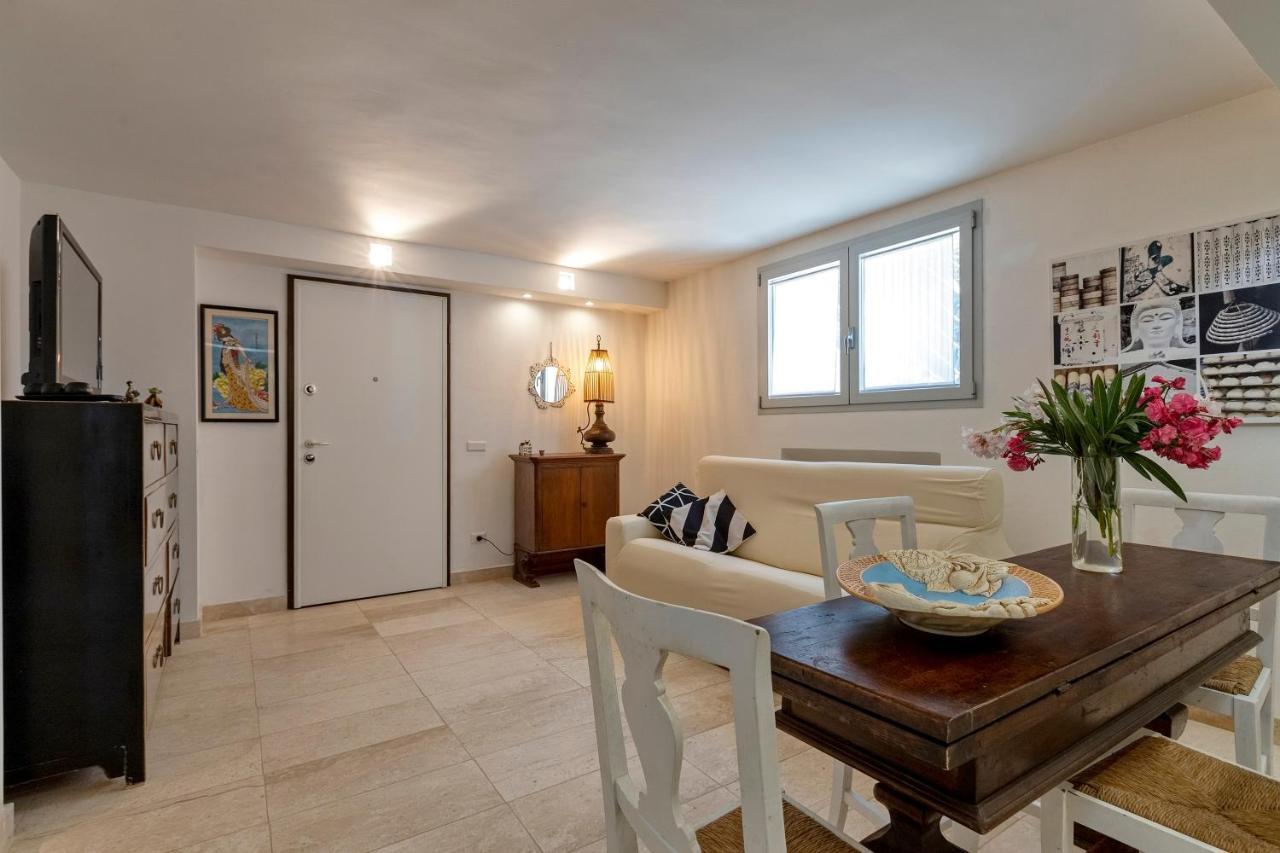 Charming Seafront Apartment With Garden And Patio 페틸리아 외부 사진