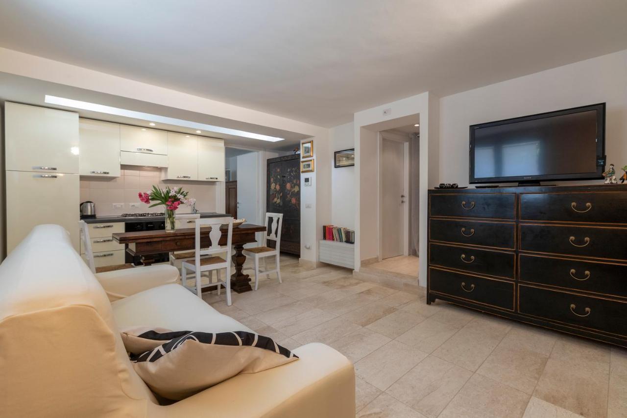 Charming Seafront Apartment With Garden And Patio 페틸리아 외부 사진