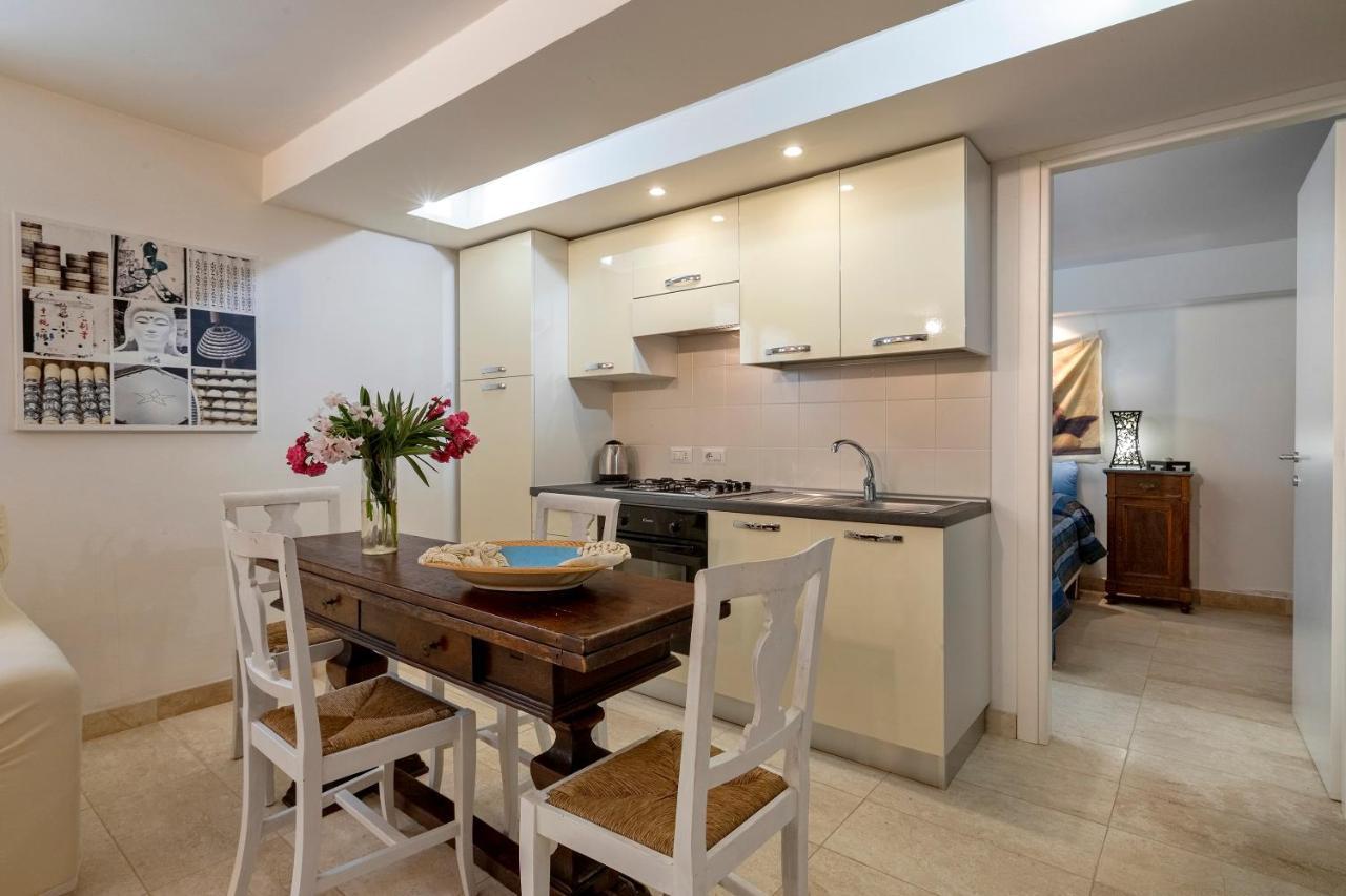 Charming Seafront Apartment With Garden And Patio 페틸리아 외부 사진